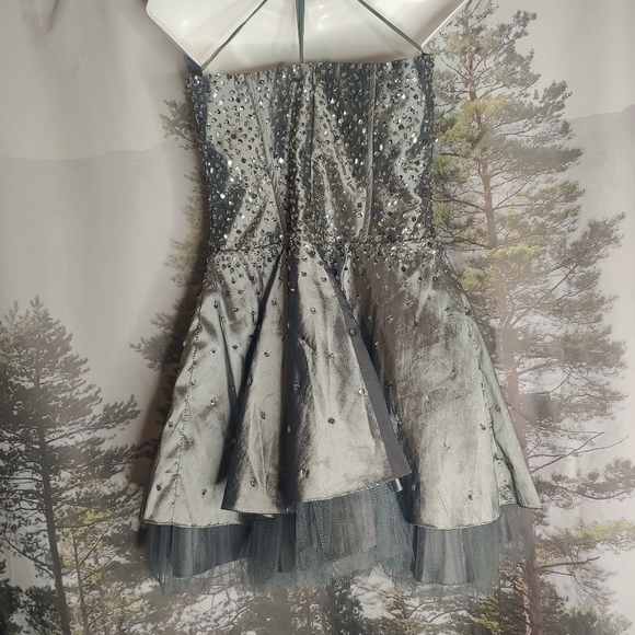 GoJane Strapless Gray Cocktail Dress - Picture 5 of 9